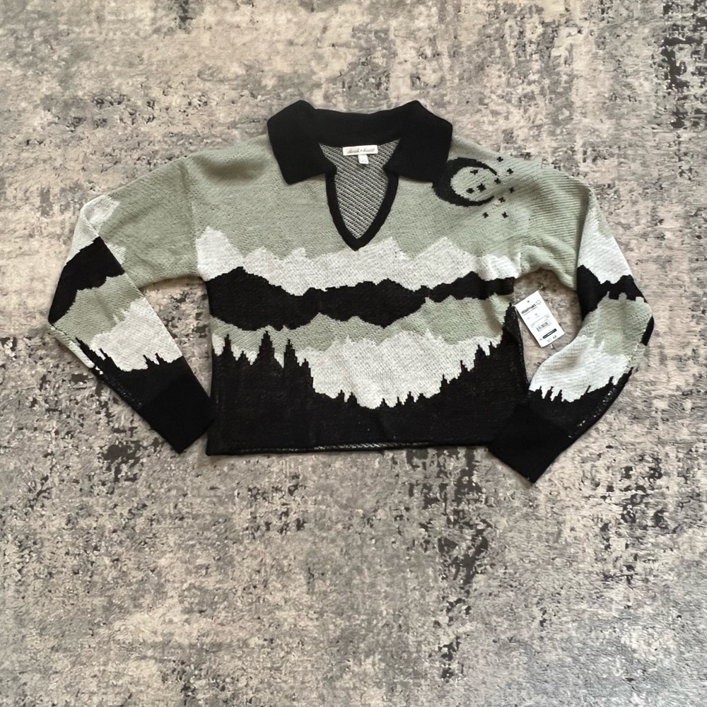 NWT Derek Heart Sage Green and Black Women's Johnny Collar Sweater, size medium